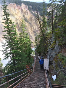 "Uncle Tom's" trail to the bottom of lower falls
